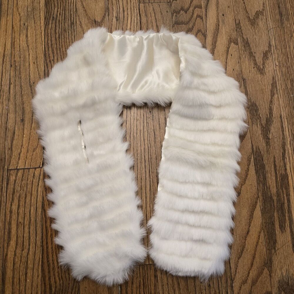 Cache Faux Fur Short Old Money Scarf - Picture 4 of 6